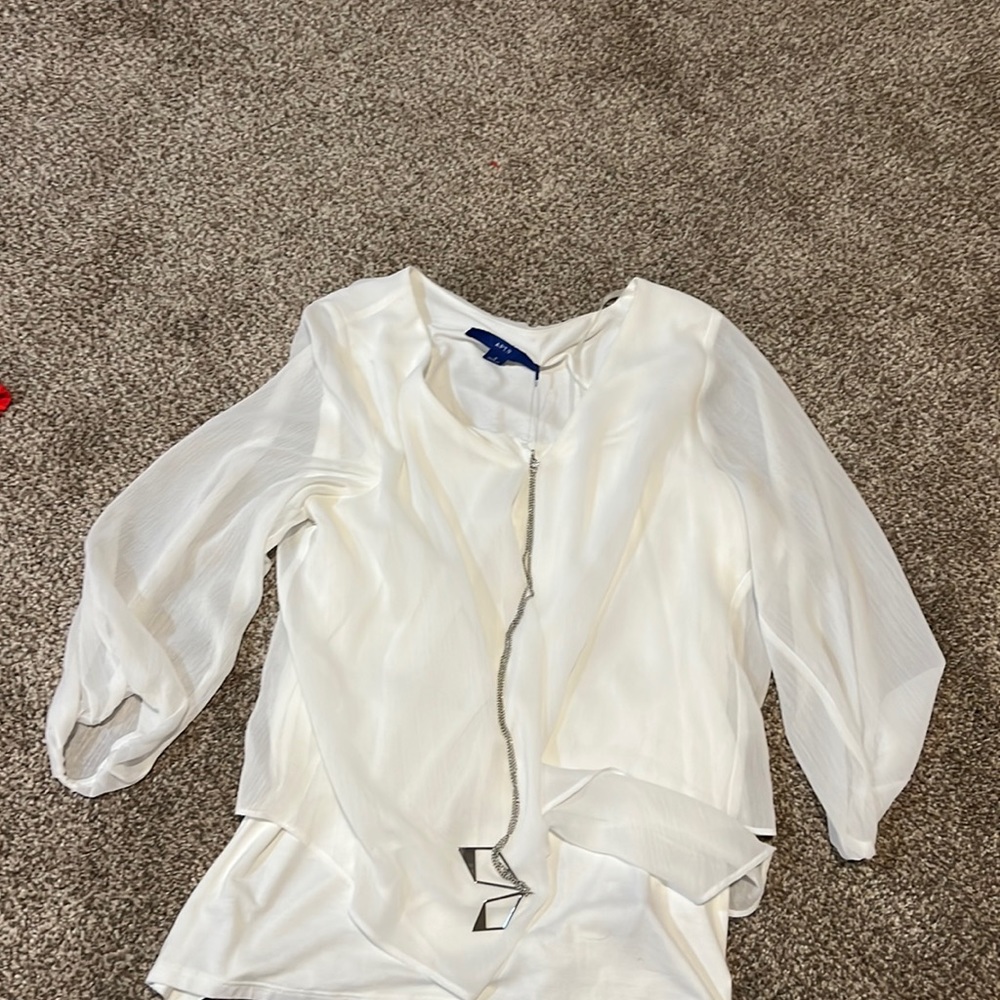 White apt 9 size small